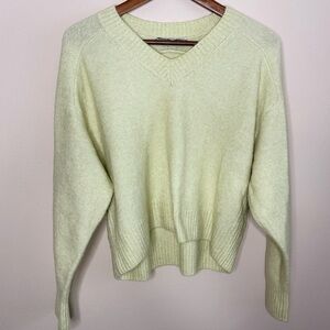 Mango NWOT Soft Lime Cropped V-Neck Knit Sweater | Pale Green Pullover